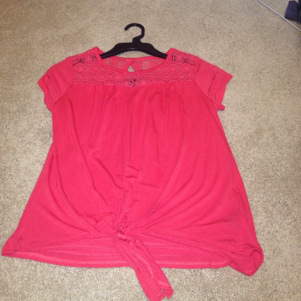 Coral colored tee shirt!!