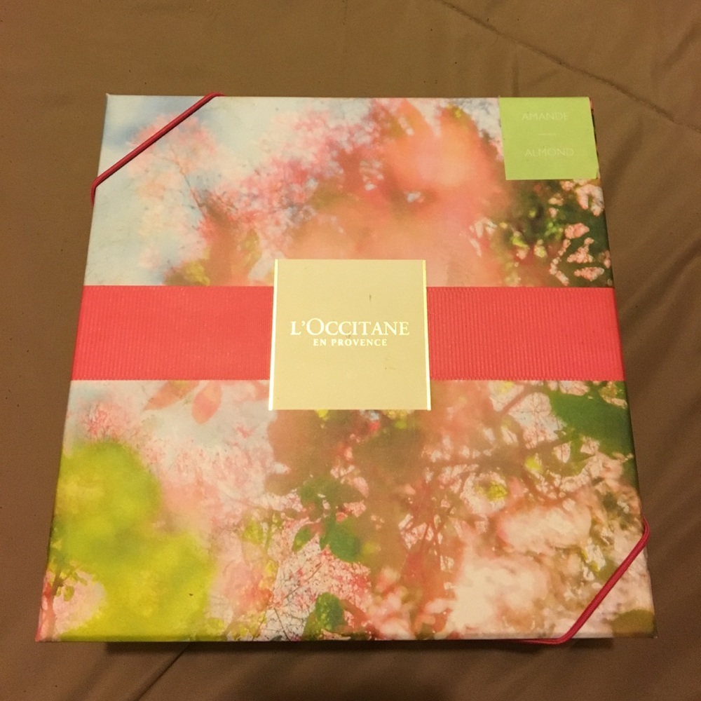 l'occitane en Provence almond collection gift set