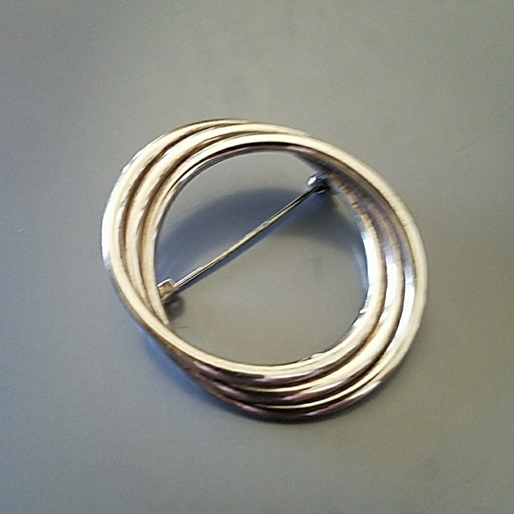 Silver endless circle brooch