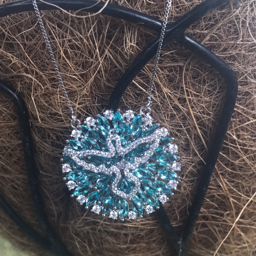 🍯Holy Spirit Pendant Necklace🍯 - Picture 3 of 4