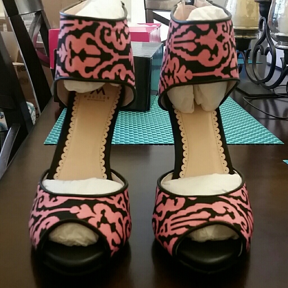 Pink and black peep toe heels NWOB 4.75"