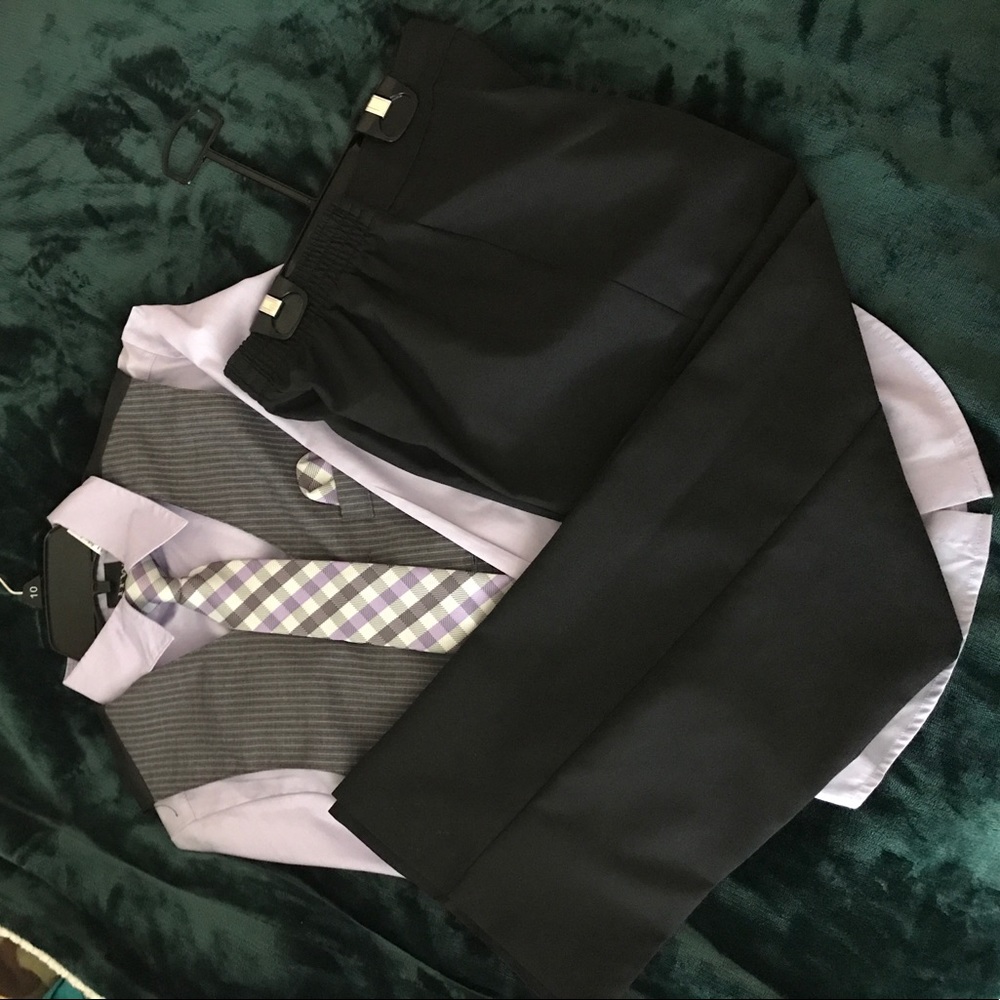 Boys suit. Size 10