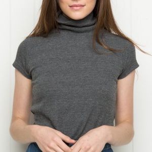 Turtle neck short sleeve