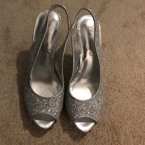 Glittery pumps!
