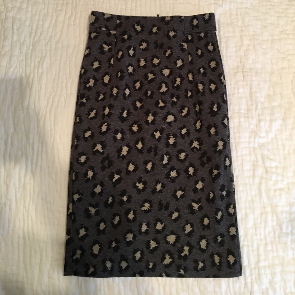 Ann Taylor - Size XXS- Patterned Pencil Skirt