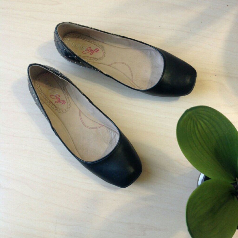 XOXO Soft | Black & Gold Studded Flats