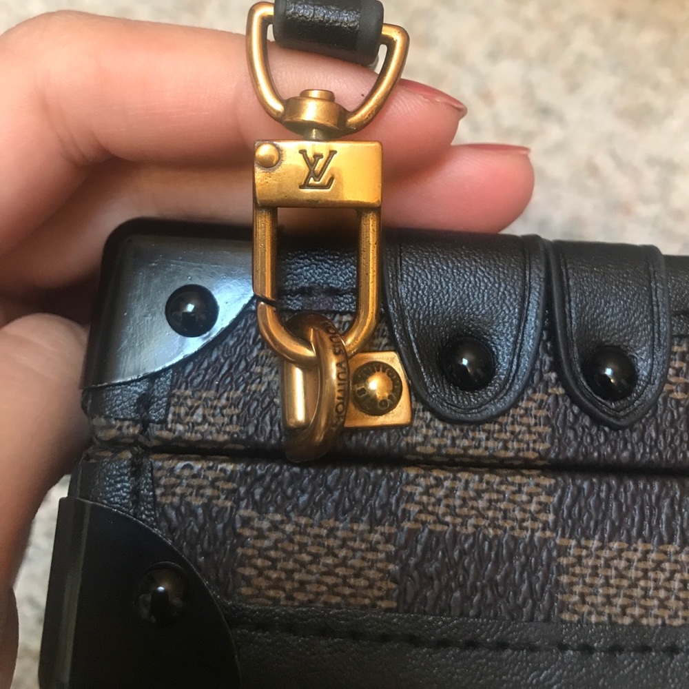 LV purse