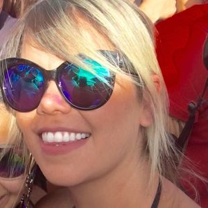 Meet your Posher, Val