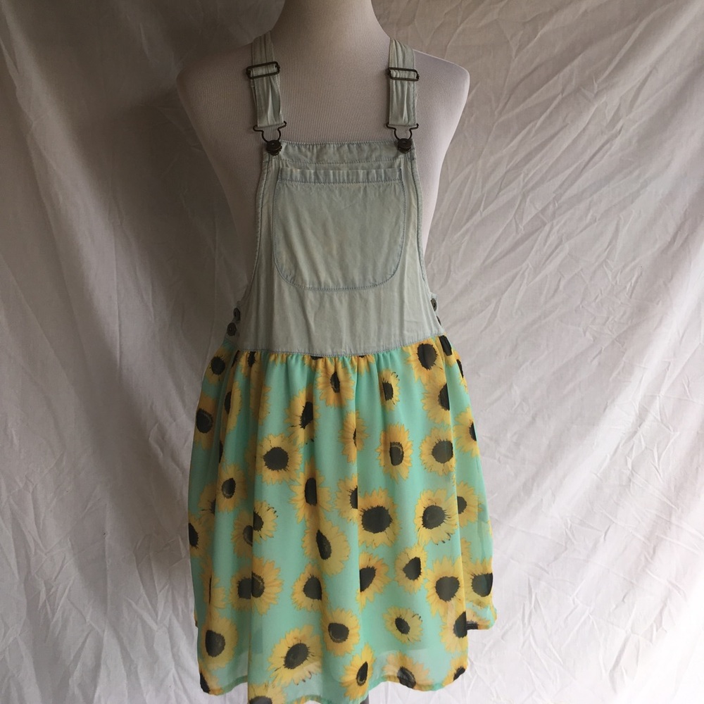 Cute "overalls" type dress size 14/16 or XL