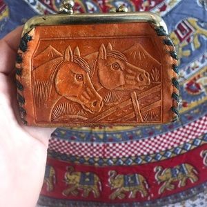 Leather vintage coin purse. 🐴