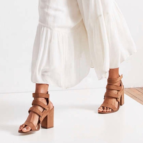 🌵SOLD🌵NEW Urban Outfitters Strappy Heel - Picture 1 of 7