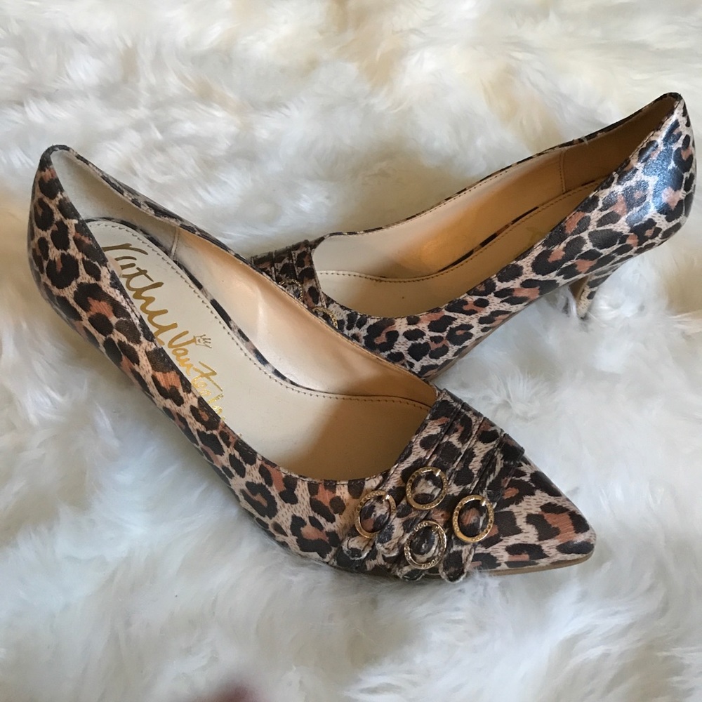 Kathy Van Zeeland "Cordy" heels 7M leopard print