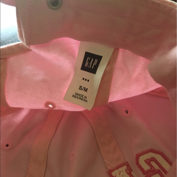 GAP hat - Picture 3 of 3