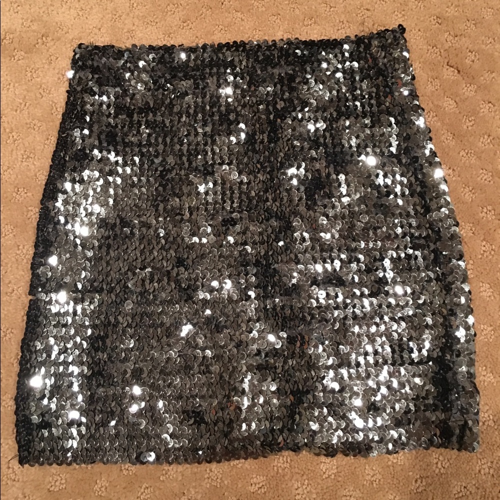 Forever 21 Gray Sequin Pencil Skirt
