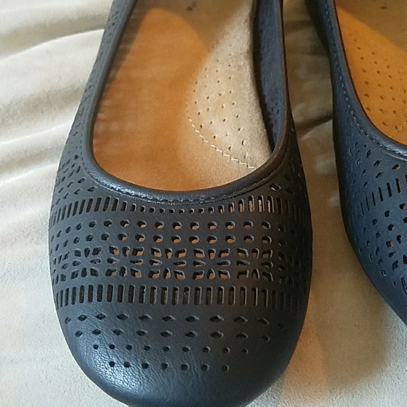 Crofton & Borrow Cut Leather ballet flats - Picture 3 of 3