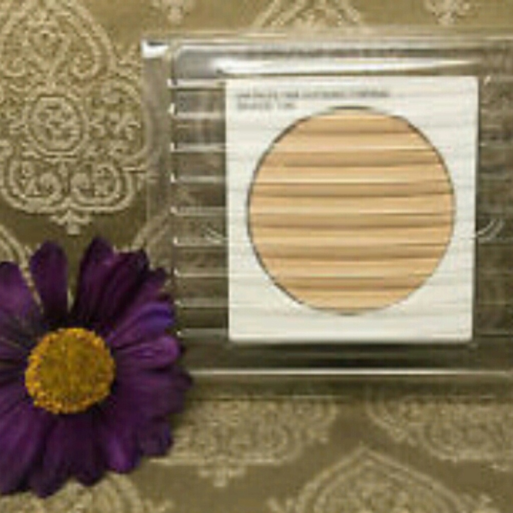 Ivory#106 Clinique powder.