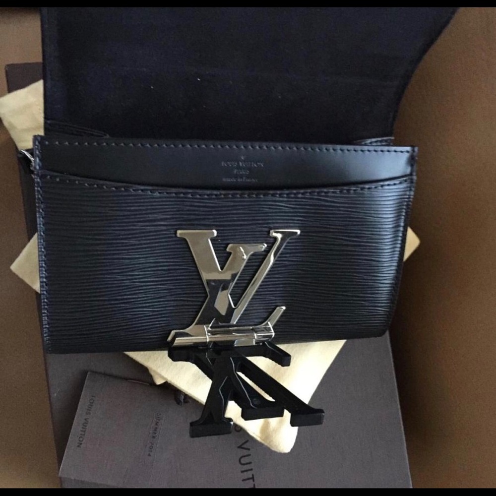 Louis Vuitton st epi  noir clutch crossbody bag