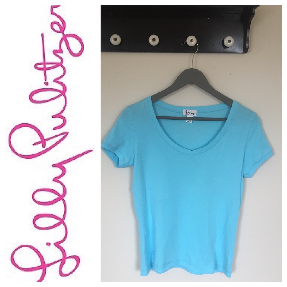 ❌SOLD❌ LILLY PULITZER Blue V Neck Logo Palm Tee