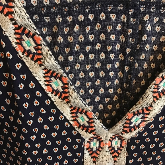 Embroidered navy blouse - Picture 4 of 4