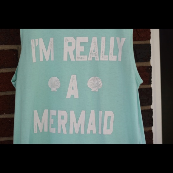 Tank 🌊🌊🌊 - Picture 2 of 4