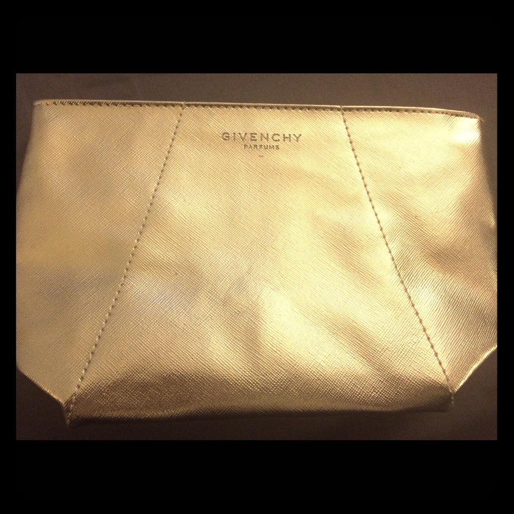 Givenchy make up bag with Ultimate anti-aging skin