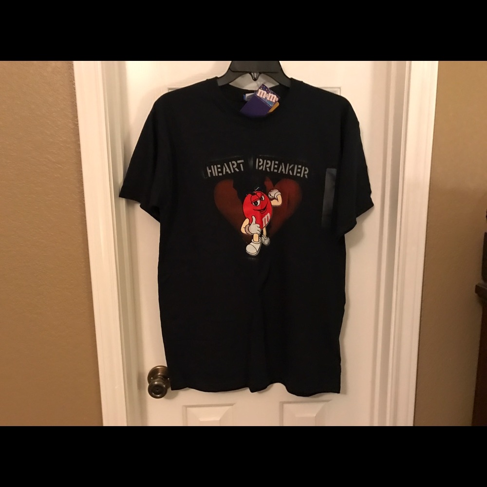 M&M M&M's Red Character •Heart Breaker• Black T-Shirt Tee Shirt Size Medium NWT