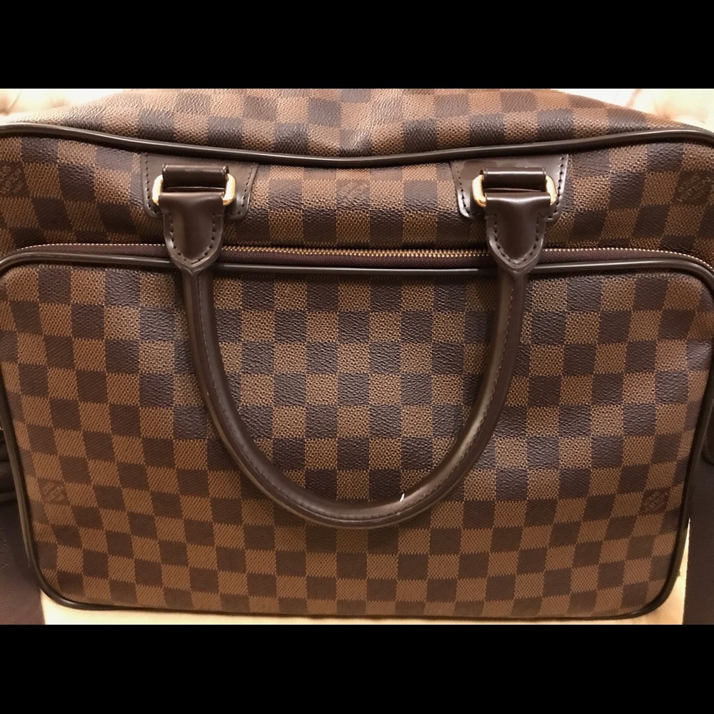 Louis Vuitton iCare messenger bag in Damier Ebene