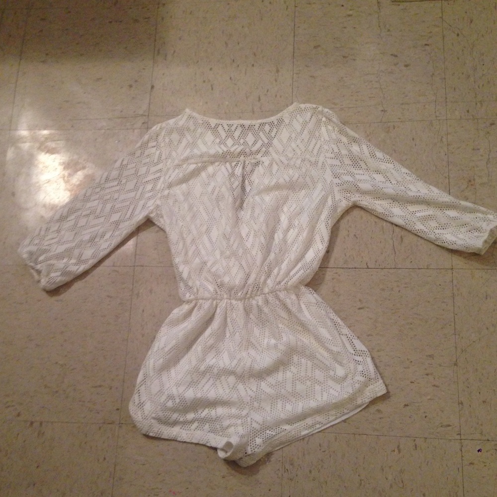 🌸Cute Romper🌸 - Picture 3 of 4