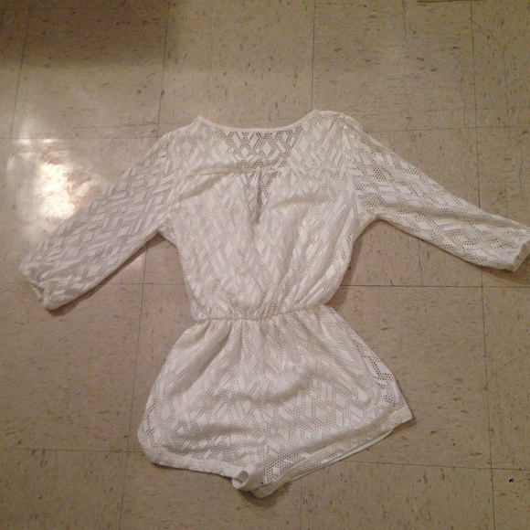 🌸Cute Romper🌸 - Picture 3 of 4