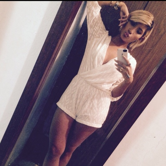 🌸Cute Romper🌸 - Picture 2 of 4