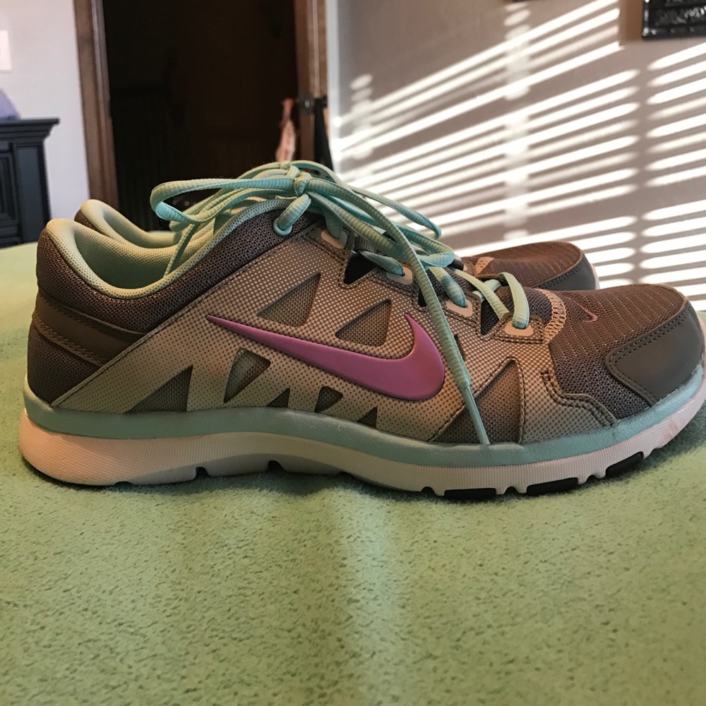 Nike Tennis Shoes