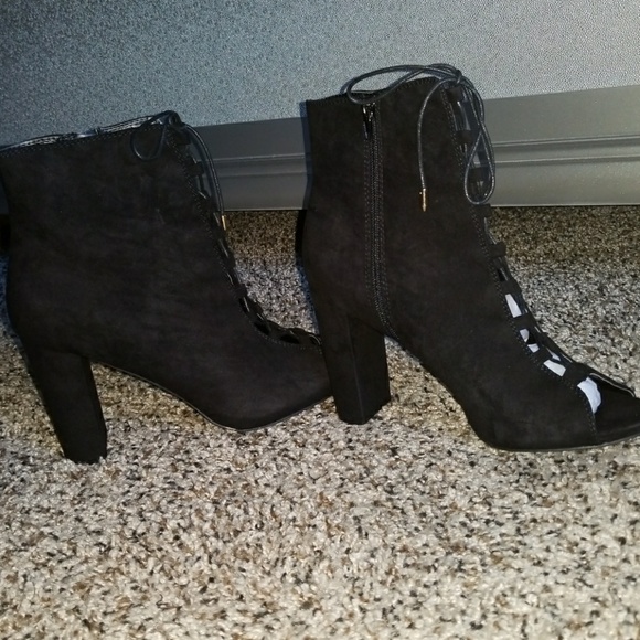 Open toe booties - Picture 2 of 3