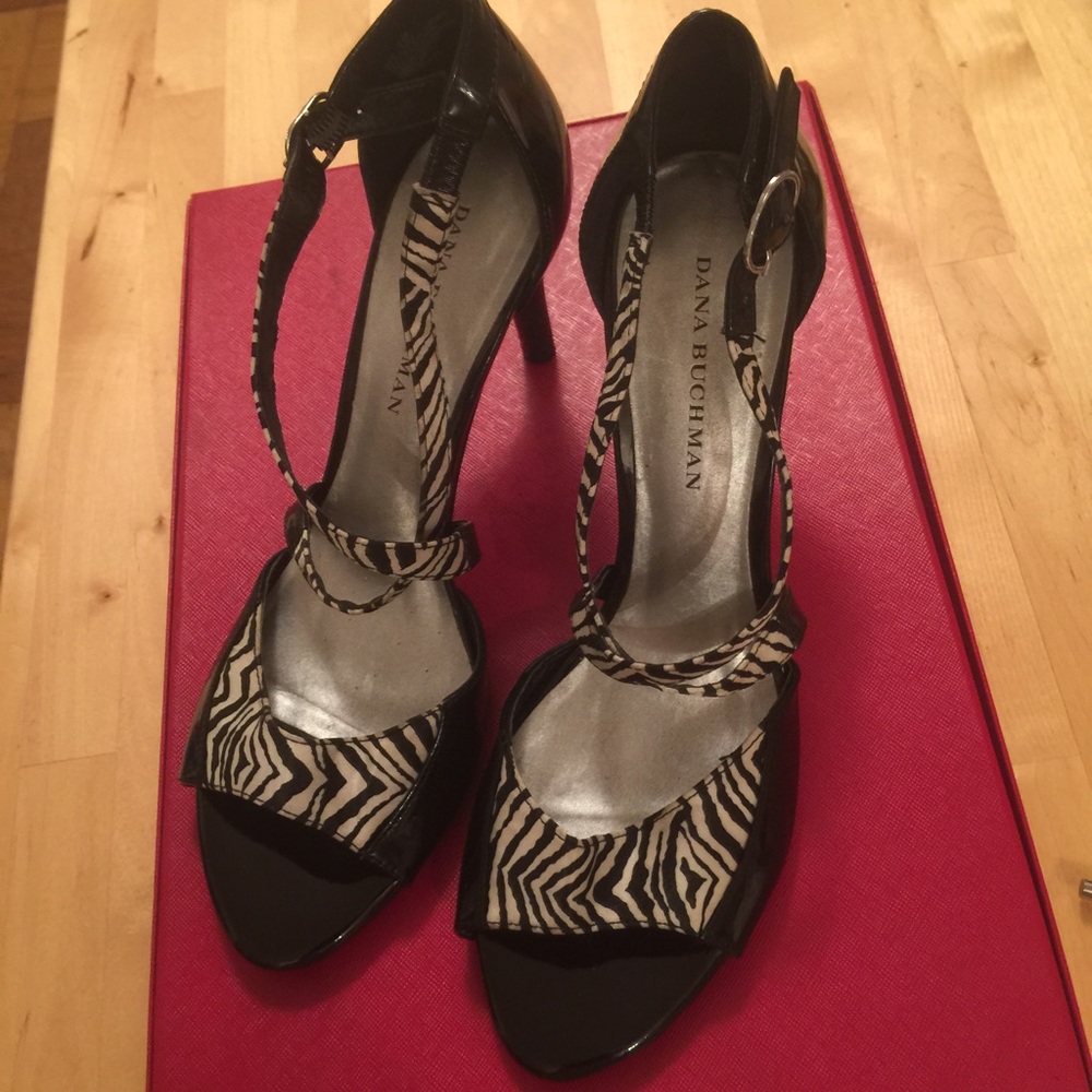 Dana Buchman sandals,size 9M