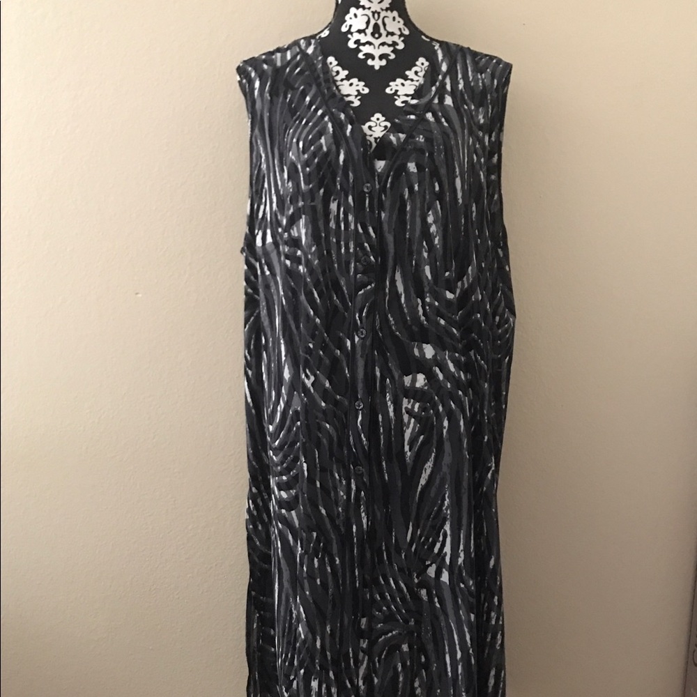 Casual black and white dress