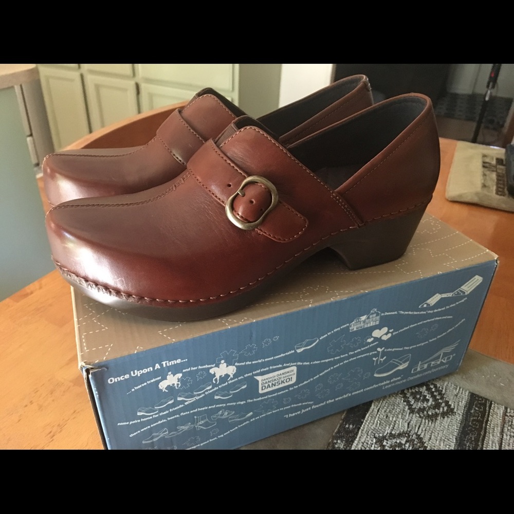 Dansko sz 39 new brown super cute shoes !