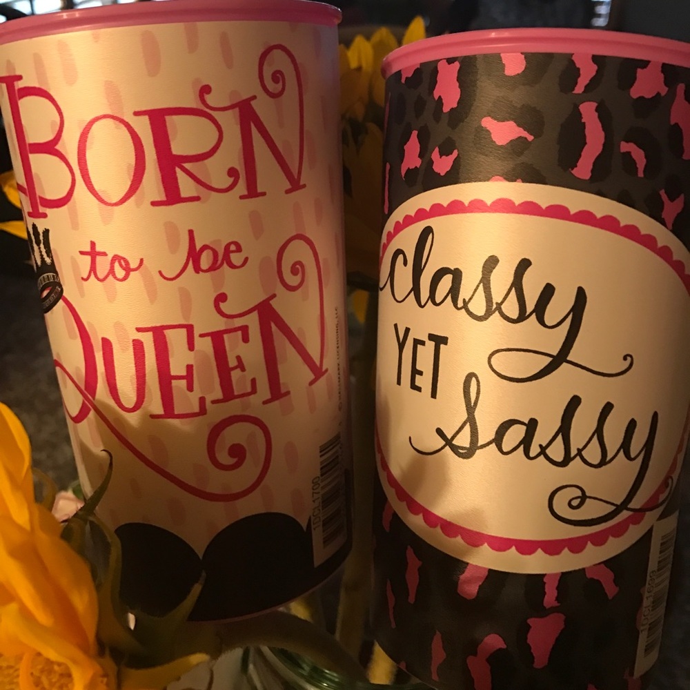 Glam!! Cups. Set of 2 Plastic cupsTrendy classy.