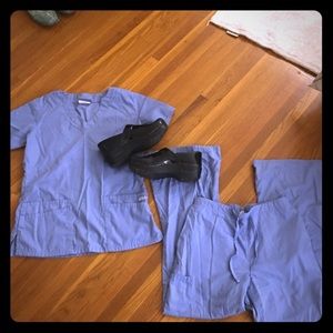 XS Ceil blue Buttersoft scrub set by UA