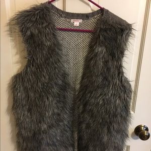 Gray faux fur vest with knot back - Large