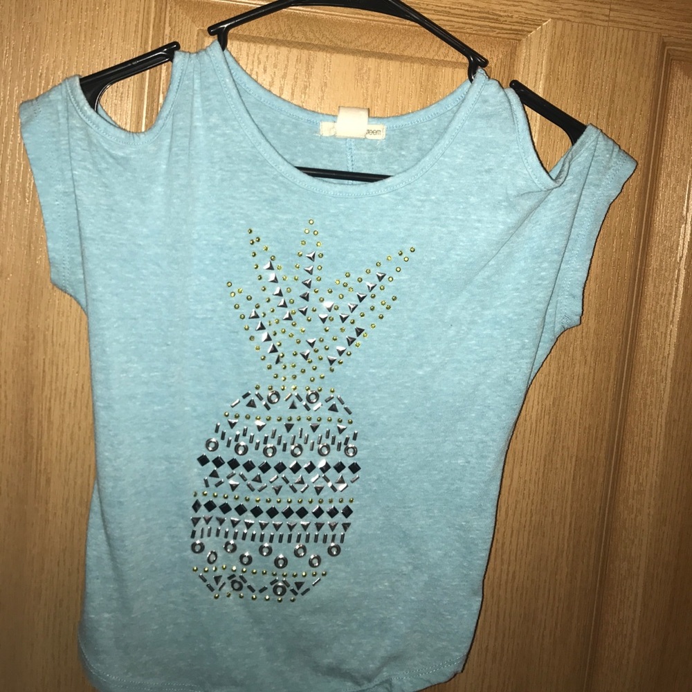 Pineapple tee with cut out shoulder