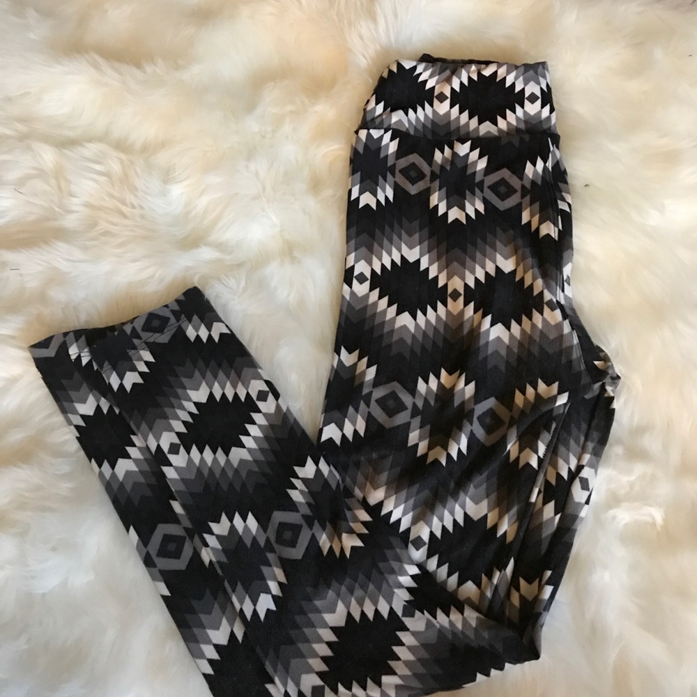 Black, White & Gray Print LulaRoe OS Leggings