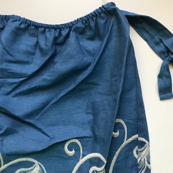 🆕 Chambray Floral Embroidered Off Shoulder Dress - Picture 4 of 5