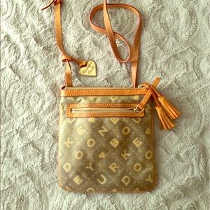 Small Dooney & Bourke crossbody purse