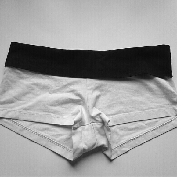 Miami style Pants - White/black yoga shorts sz small