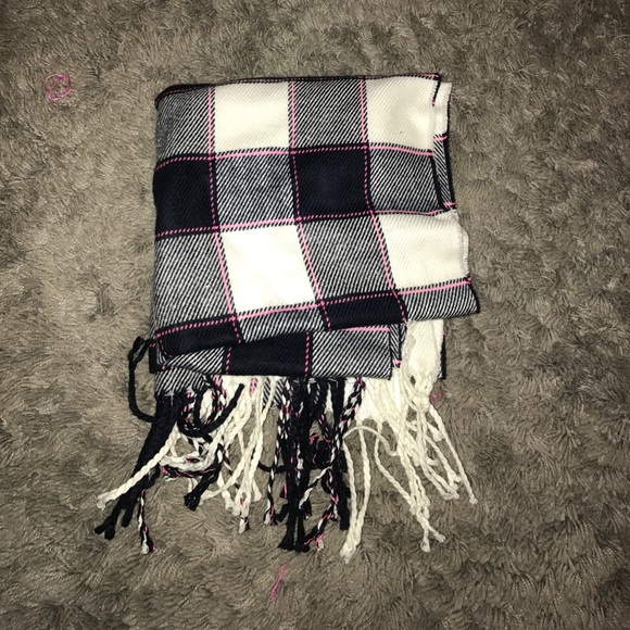 Hollister Accessories - Scarf from Hollister