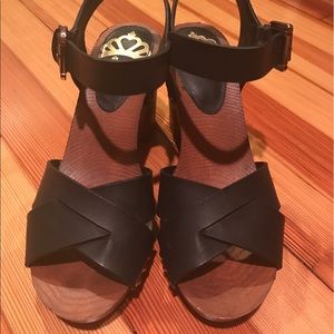 Ferrgy wooden heel sandals