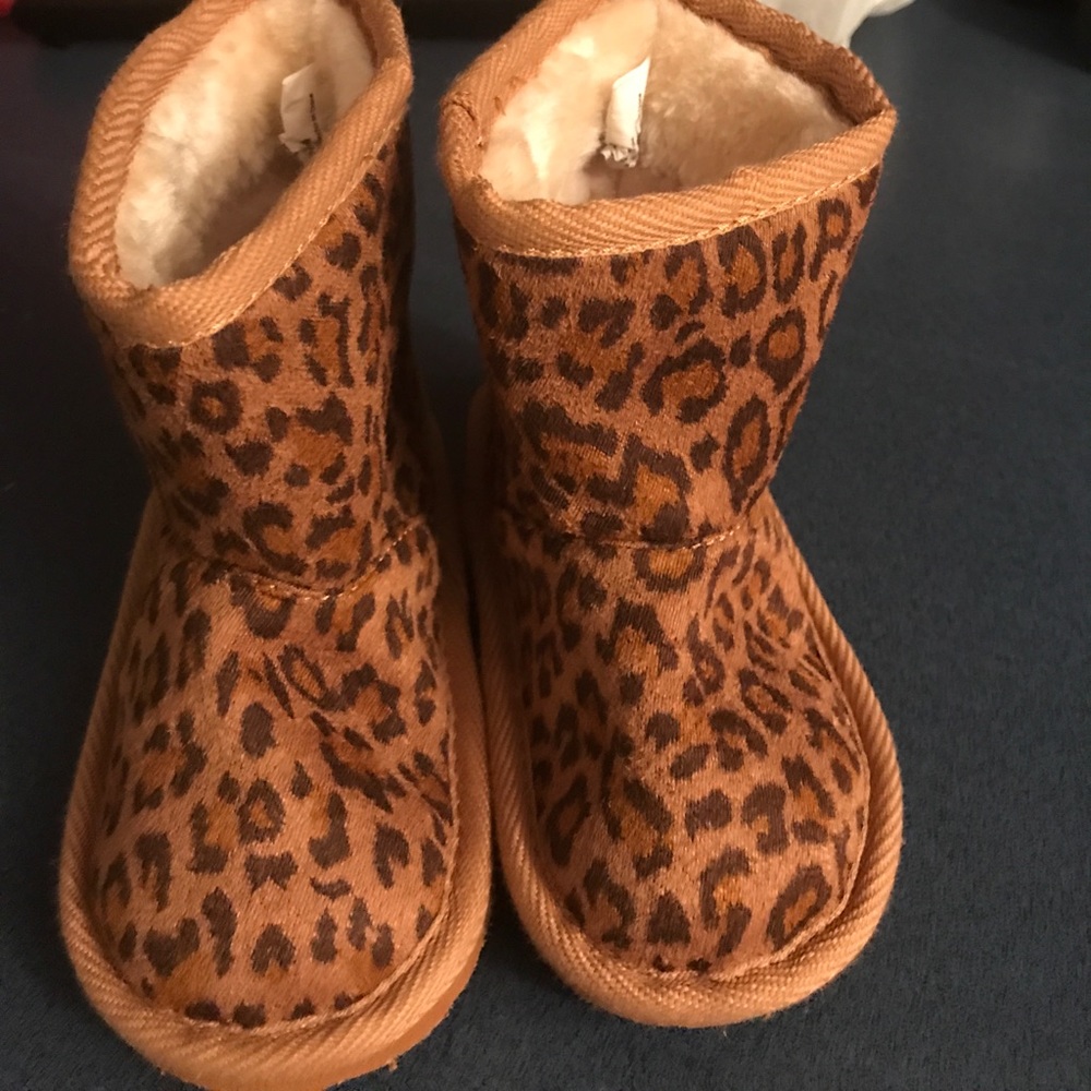 Toddler girl sz 6 leopard print boots