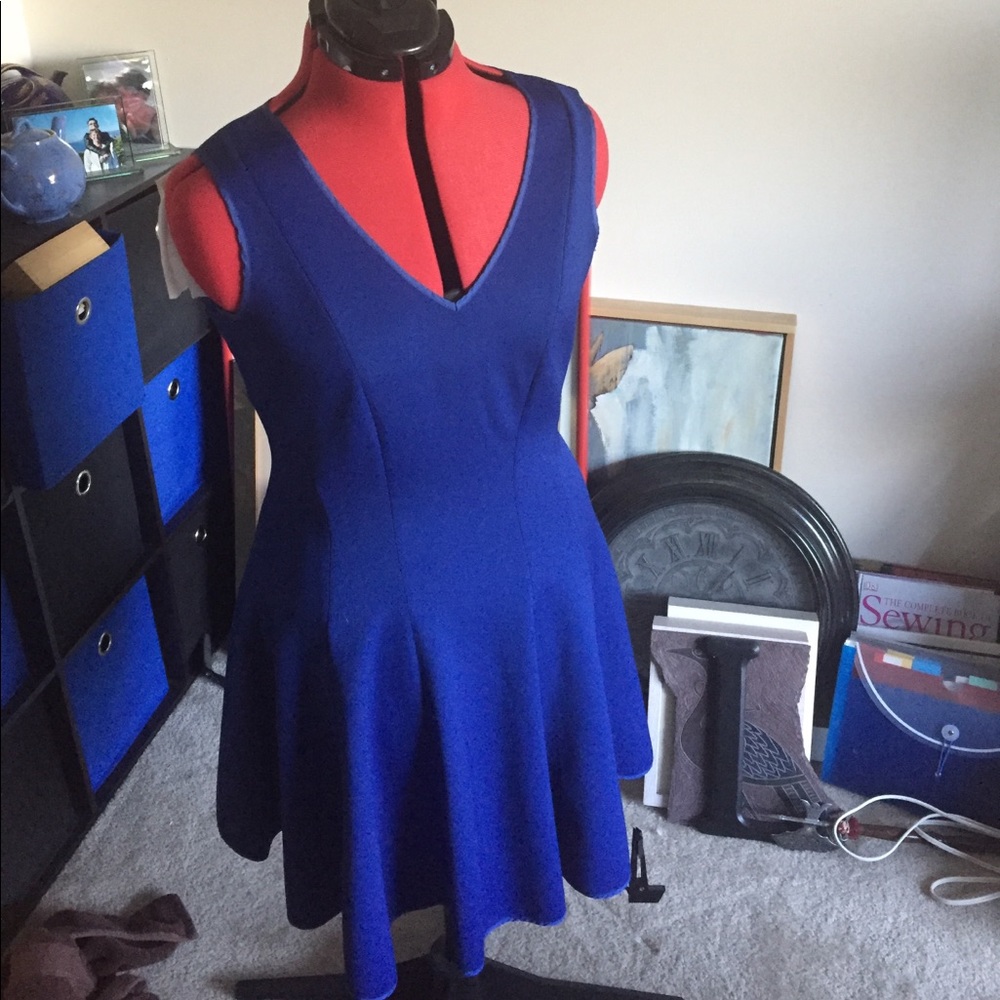 Fun blue dress w/ ribbon details & black zipper