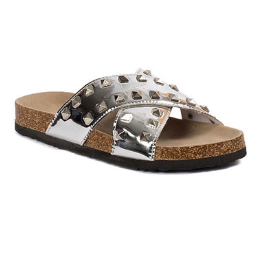 Boutique size 8 NEW SANDALS in silver