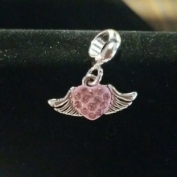 Gorgeous heart / wings charm - Picture 1 of 1