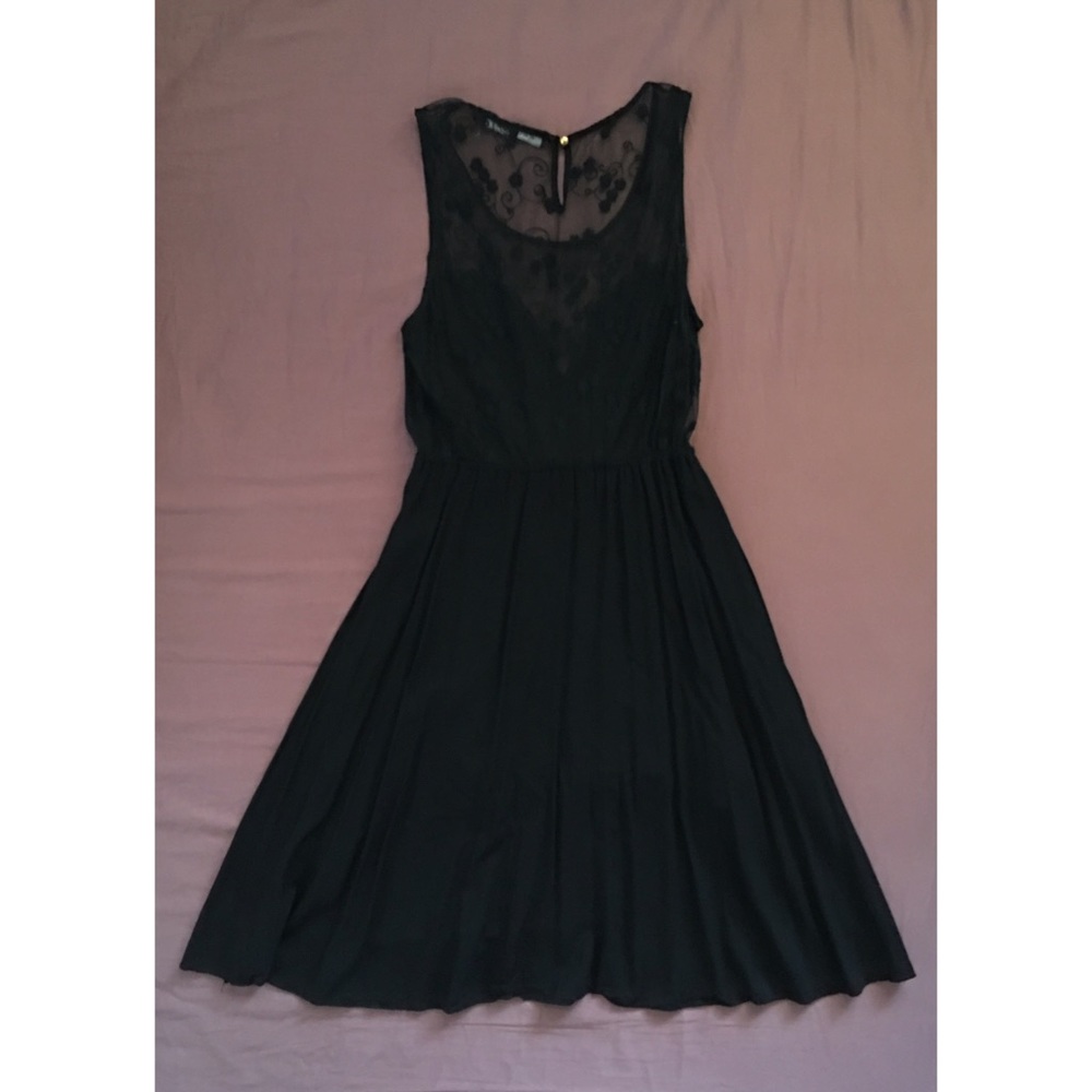 FOREIGN EXCHANGE / Black Dress